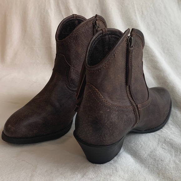 SOLD.  ARIAT Duchess Women's Tack Room Round Toe - Picture 4 of 11